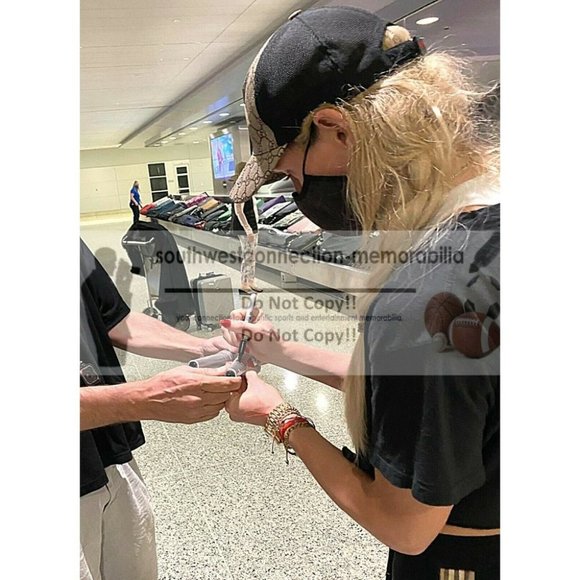 Charlotte Flair WWE Signed Microphone Woooo Inscript BAS Beckett Proof Autograph - Picture 2 of 9